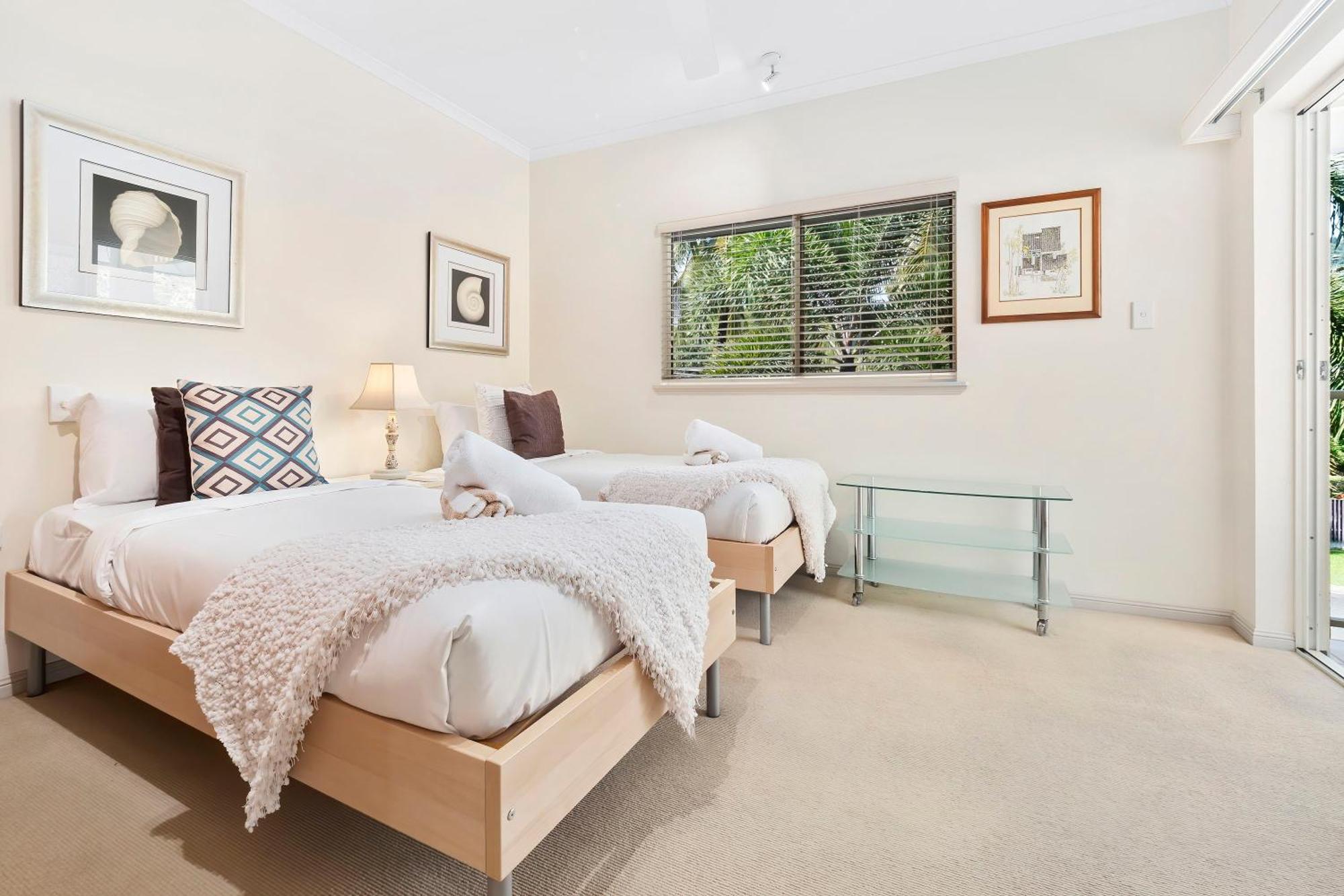 Arlington Apartments Clifton Beach Room photo