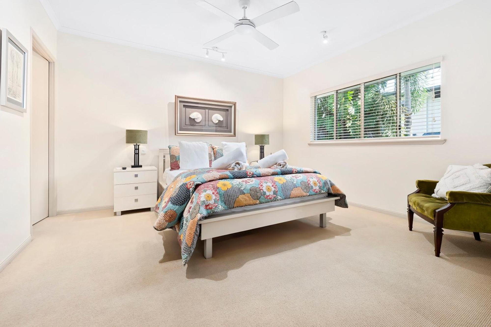 Arlington Apartments Clifton Beach Room photo