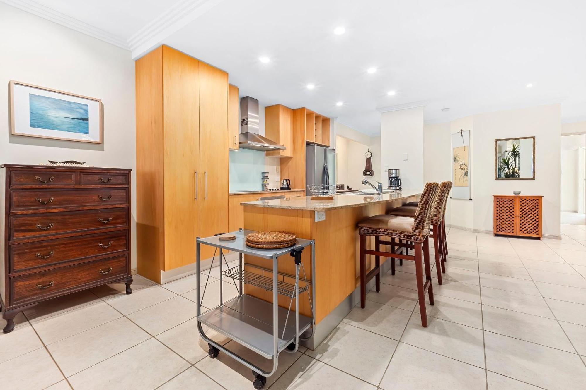 Arlington Apartments Clifton Beach Room photo