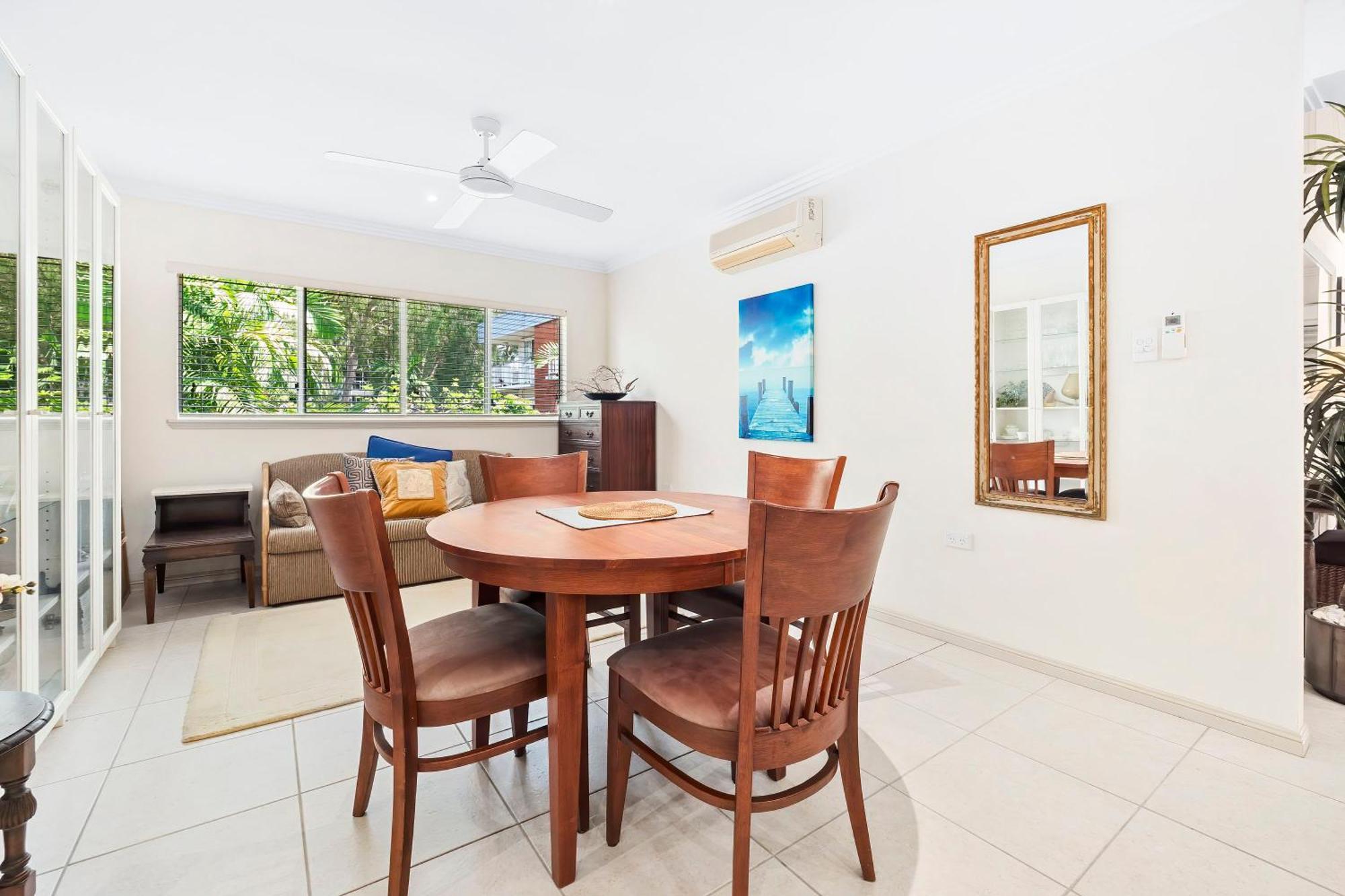 Arlington Apartments Clifton Beach Room photo